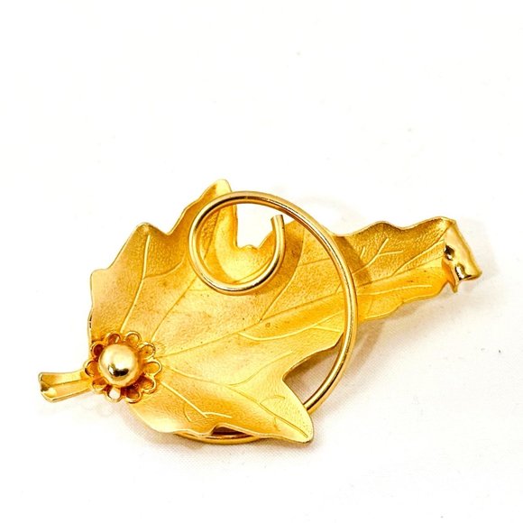Vintage Gold Tone Leaf Brooch w/Tendril - Picture 1 of 4